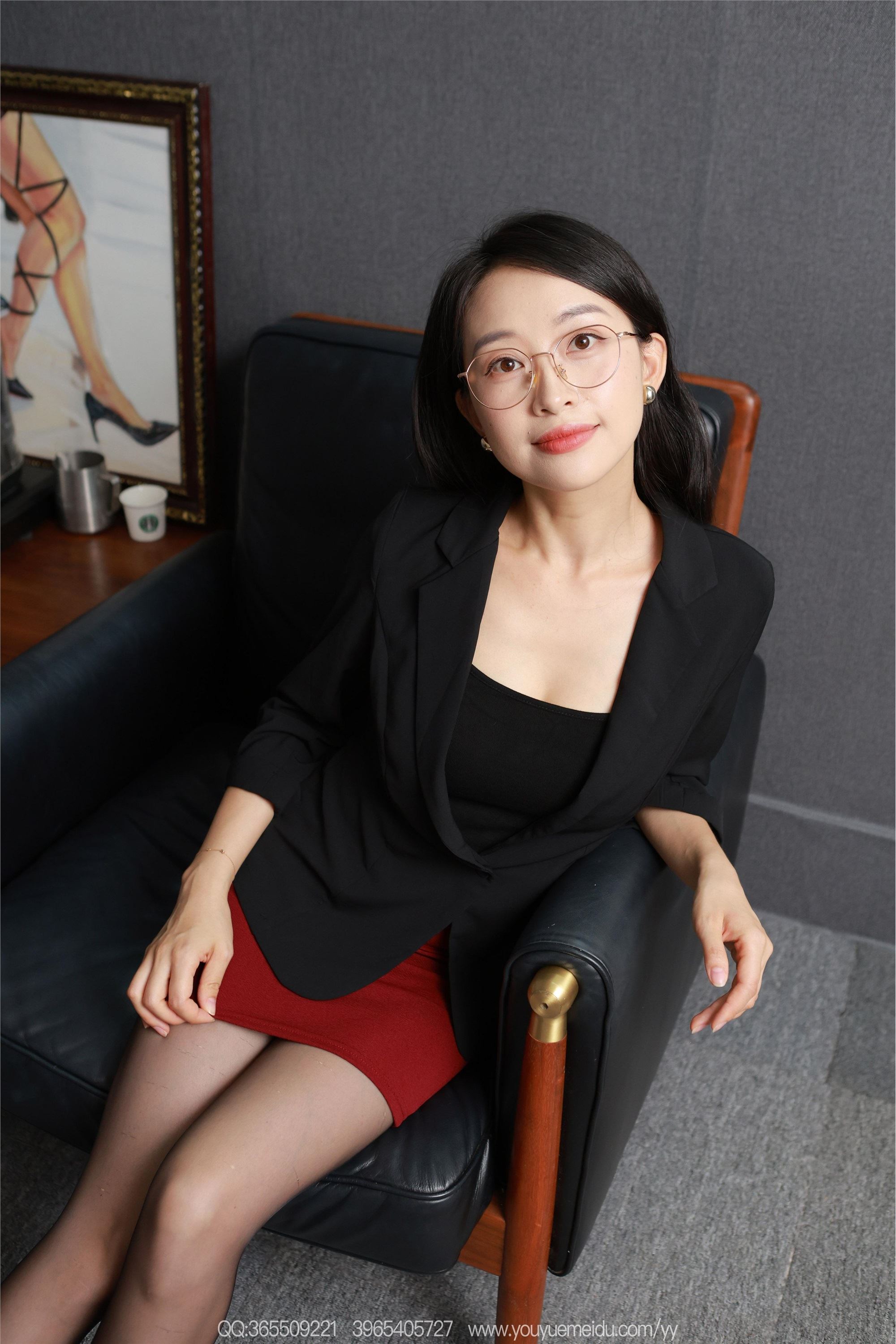 IESS异思趣向  2025.09.11 丝享家 2155 小婕《御姐包臀裙》